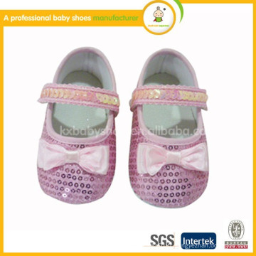 Chaussures bébé à l&#39;étincelant et à l&#39;étincelle or rose et au nouveau-né rose avec bowknot